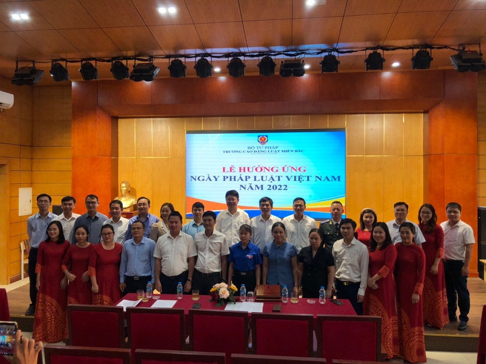 Trường Cao đẳng Luật Miền Bắc với công tác giáo dục ý thức thượng tôn pháp luật và hưởng ứng Ngày Pháp luật Việt Nam